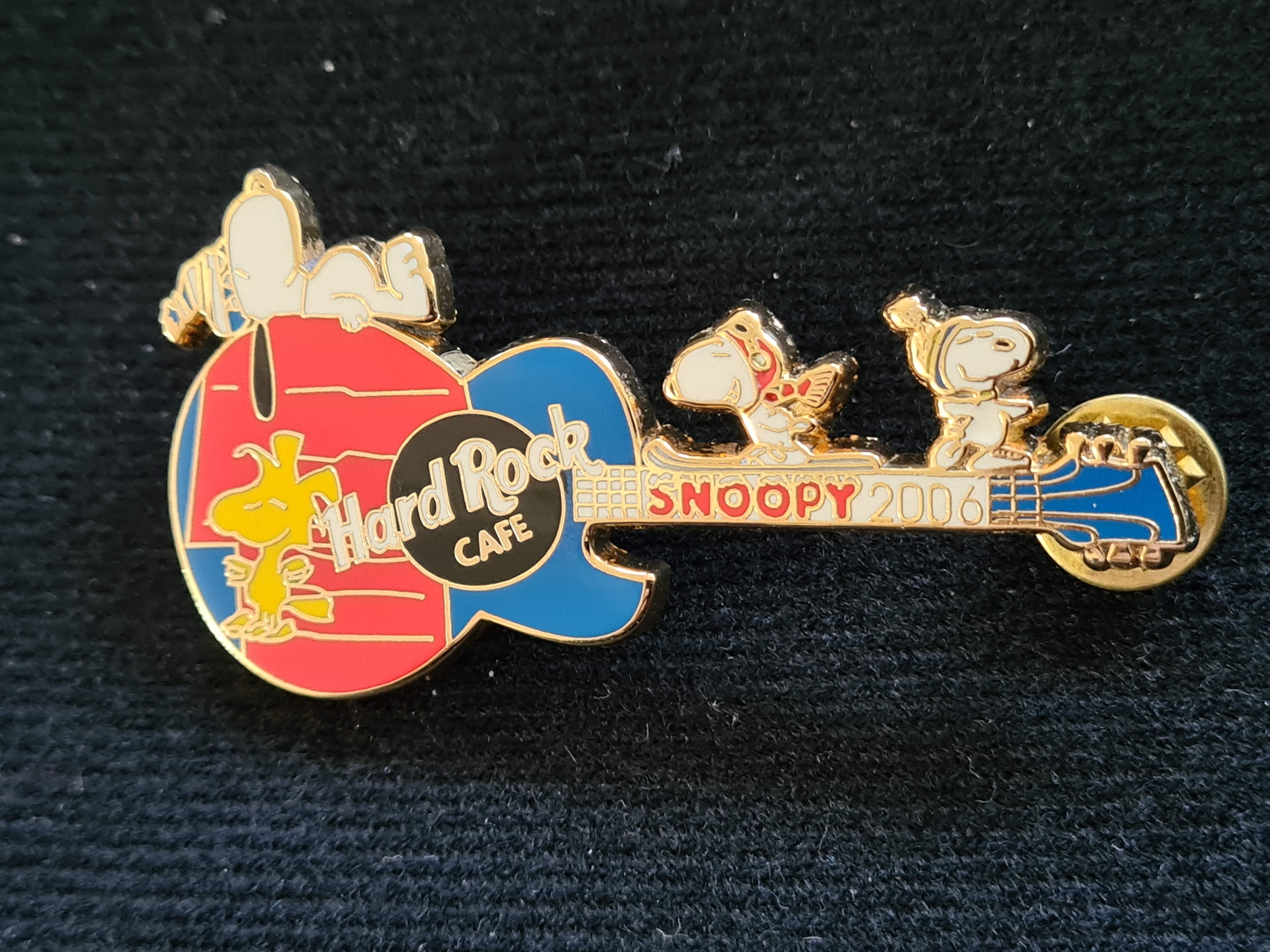 Snoopy Peanuts - Guitar red and blue winther 2006